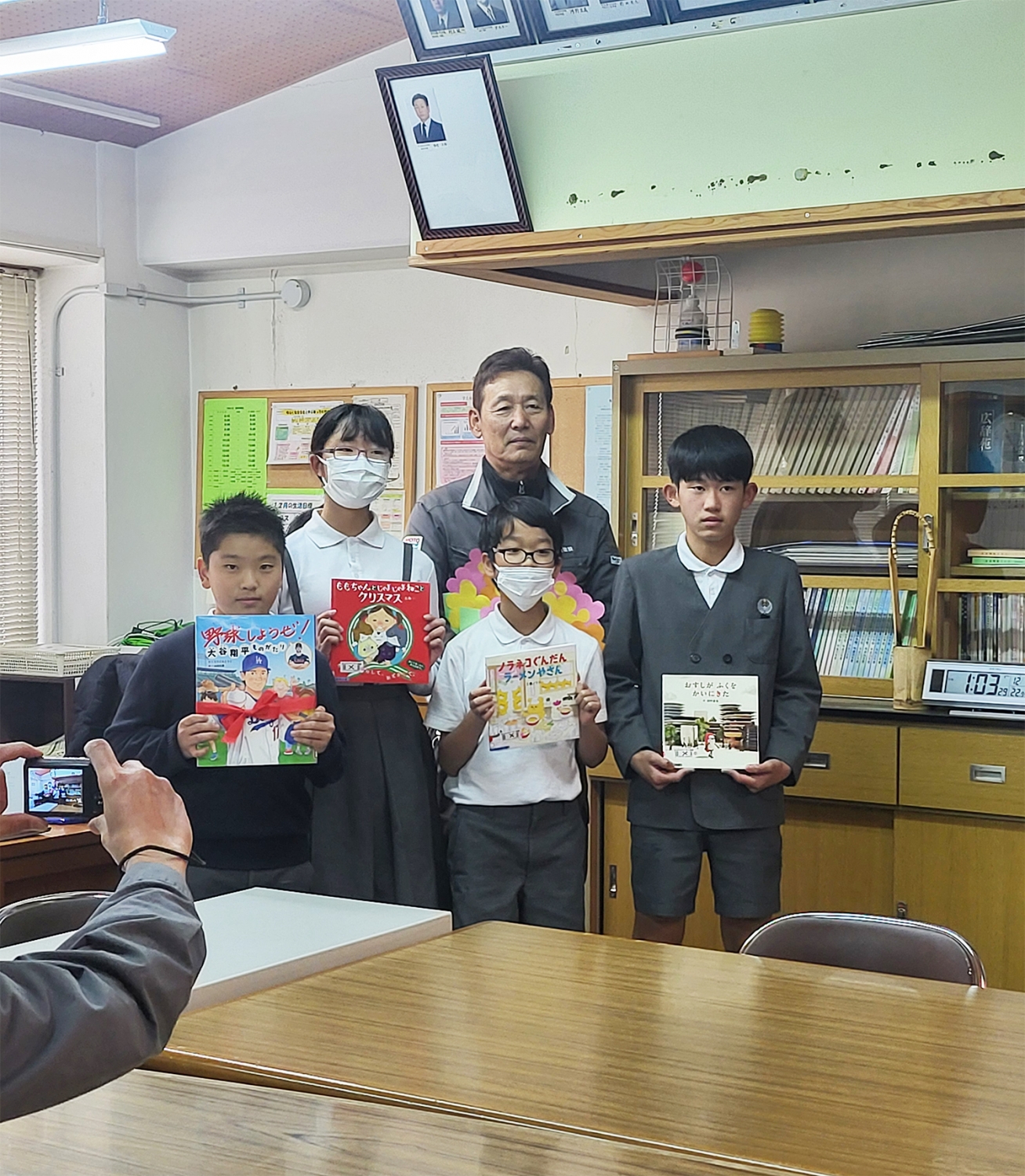 宇土市立宇土東小学校へ本を寄贈致しました